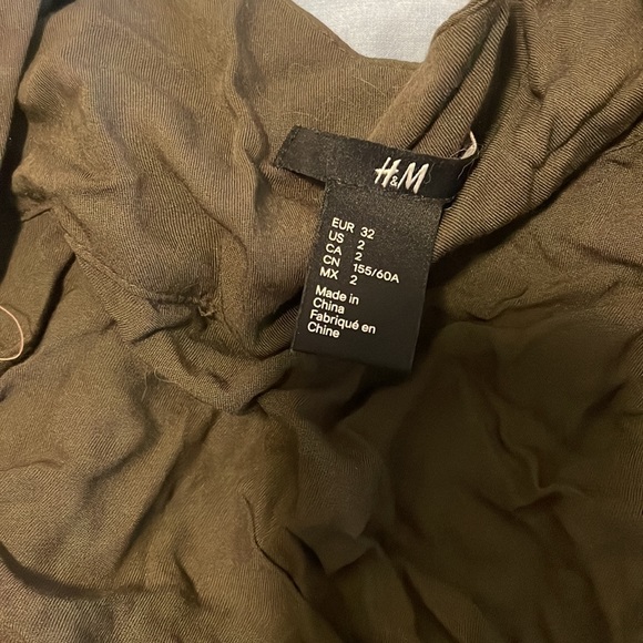 Military green romper from h and m - Picture 2 of 2